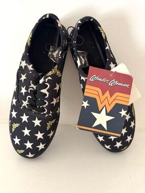Vintage Wonder Women Canvas Lace-Up Sneakers for Women